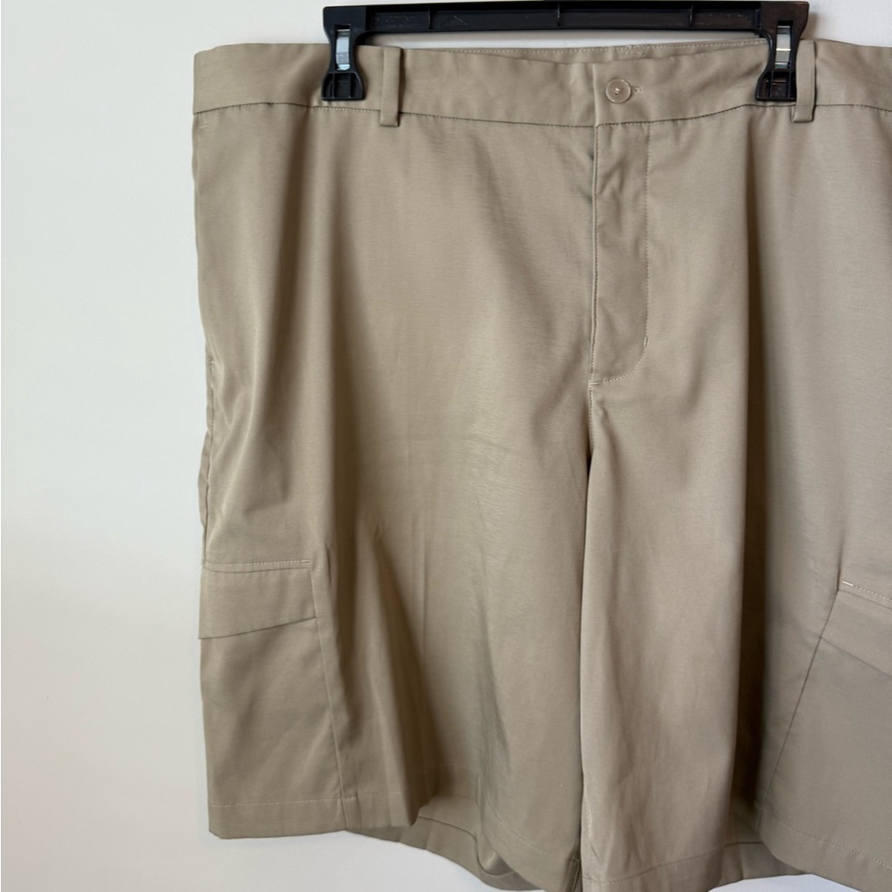 Nike Men's Beige golf dri-fit Shorts size 42